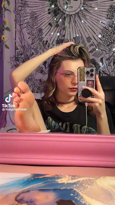 barefoot emo|Emo feet : r/TikTokFeet .